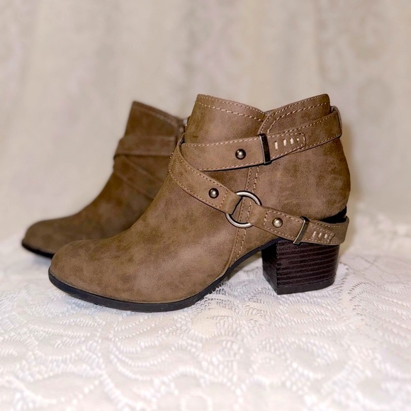 INDIGO RD. Western style faux leather brown boots heel strap buckle - Picture 4 of 8